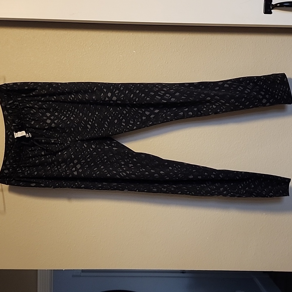 Lululemon Athletica Black and Gray Patterned Pants